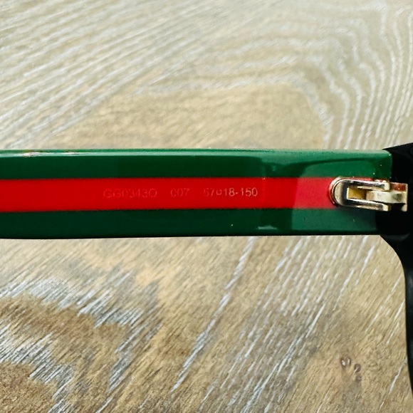 Gucci reading glasses. Lens has script. - Picture 4 of 7